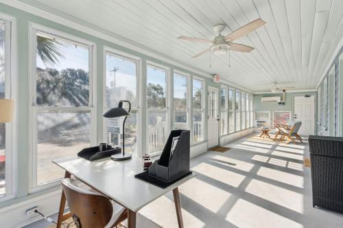 Folliday Inn - The Continental - Room 23 – Folly Beach, SC