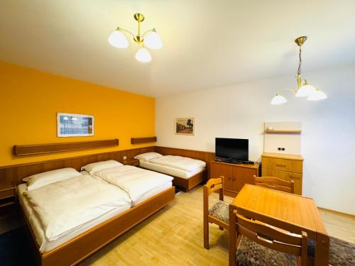 E&C Pension Rooms in Rothneusiedl