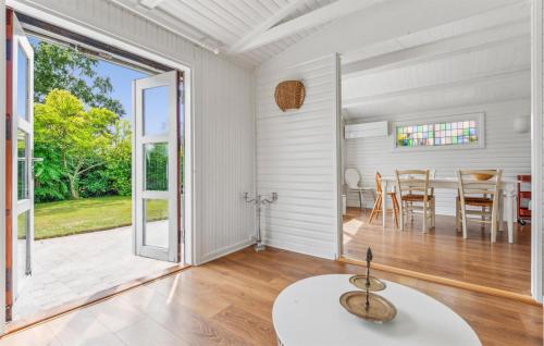  Amazing Home In Rødvig Stevns With Wifi in Rødvig