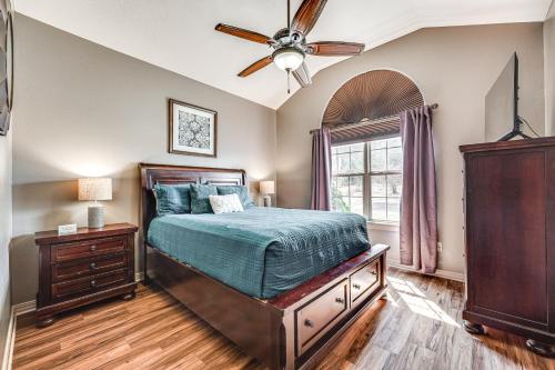 Spacious Branson West Retreat Pool and Golf Access!