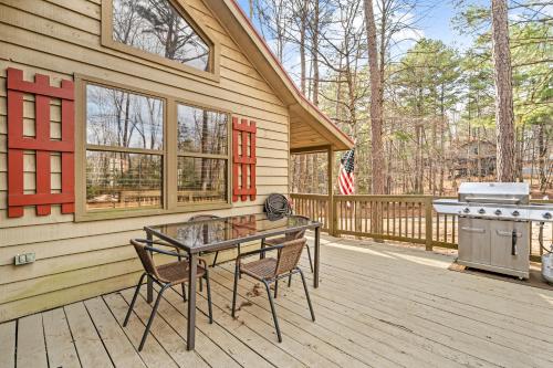 Bear Hug Lodge in Ellijay, USA