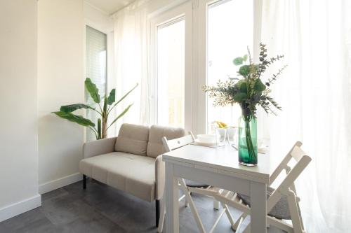 Beach Studio Apartment Playa Malagueta - Tap to explore photos