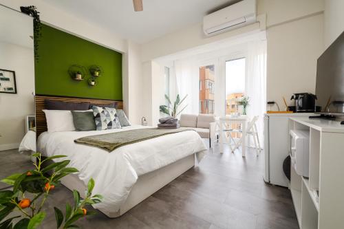 Beach Studio Apartment Playa Malagueta, Málaga