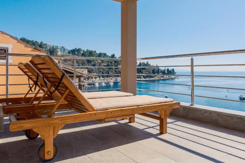 Seafront 2-bedroom apartment Nika - Rabac - Tap to explore photos