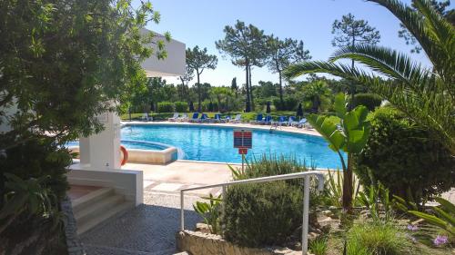Swimming pool, Blue&Greens Apartment in Qinta do Lago