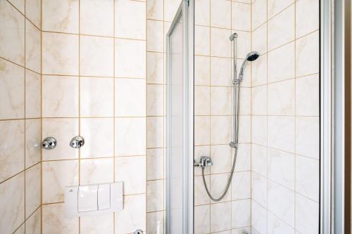 2 bedrooms, 3 beds