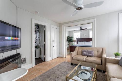 Revamped 3BR Apt with Easy Check-In Family-Friendly Revamped 3BR Apt with Easy Check-In Family-Friendly