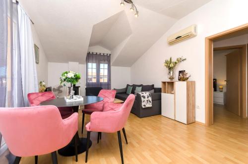 One-Bedroom Apartment - Second Floor room in Apartments Ani