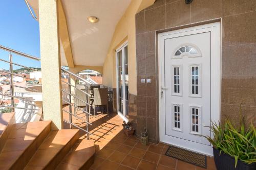 One-Bedroom Apartment - Second Floor image 1