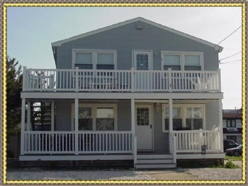 Exterior view, Ocean Block, Brant Beach, Wifi, Covered Porch, Washer Dryer, 3 Bedroom-Just Walk Up A Few House Leng in Beach Haven (NJ)
