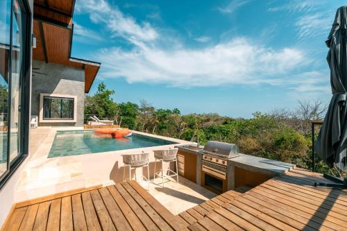 662714708 Alaya Yoga & Surf & Retreat