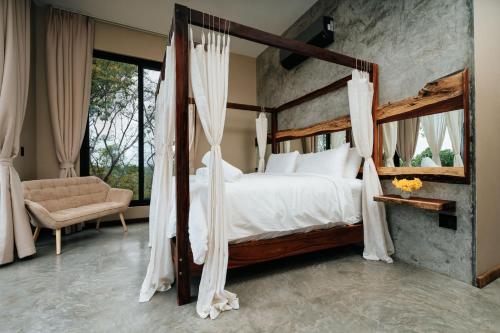 662717077 Alaya Yoga & Surf & Retreat