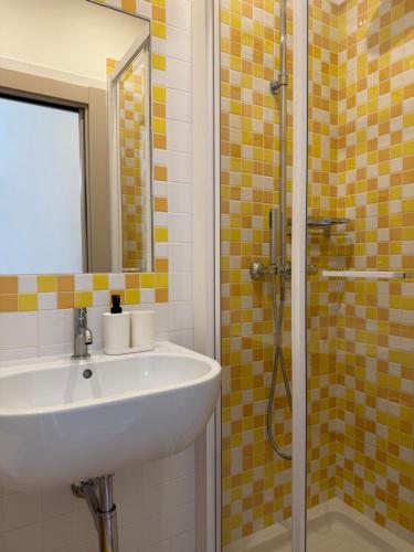 Green Rooms - image 2