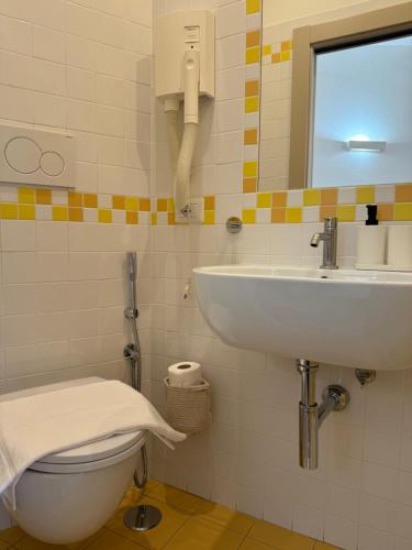 Green Rooms - image 5