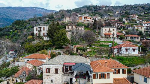 TERPOU StoneHouse and Suites Deluxe Family Suite in Agios Vlasios