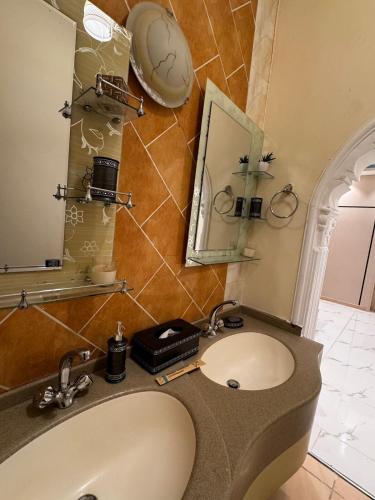 حمام, Luxury studio next to Quba استديو قباء in آل الخاتم