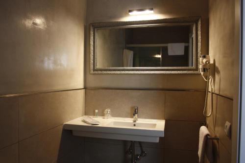 Single Room image 5