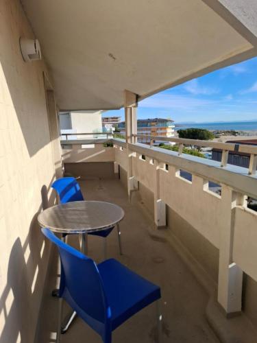 One-Bedroom Apartment with Sea View image 9
