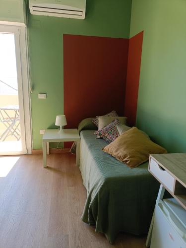 Triple Room with Balcony image 10