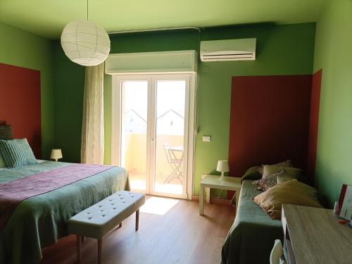 Triple Room with Balcony image 9