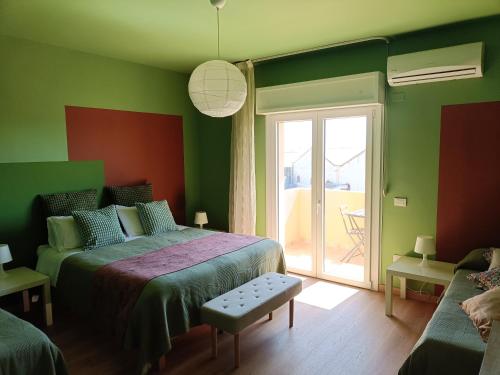 Double Room with Balcony image 2