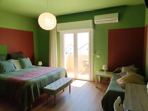 Double Room with Balcony image 8