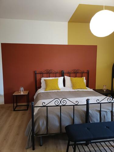 Double Room with Balcony image 7