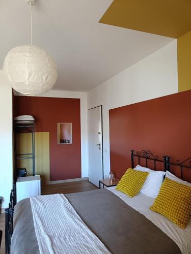 Double Room with Balcony image 3
