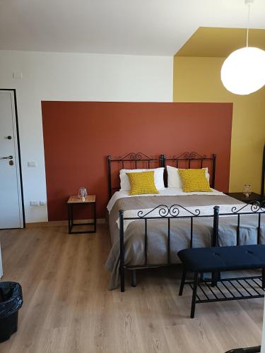 Double Room with Balcony image 9