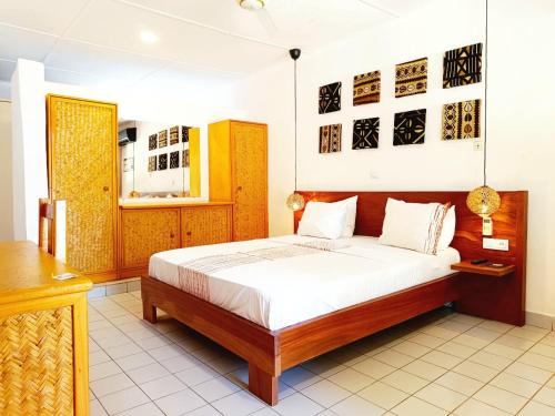 Double Room with Garden View room in Hôtel Les Palmiers
