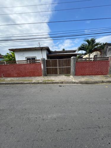 East palm estate hostel in بورت انتونيو