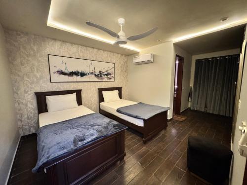 Two-Bedroom Apartment with Balcony image 3