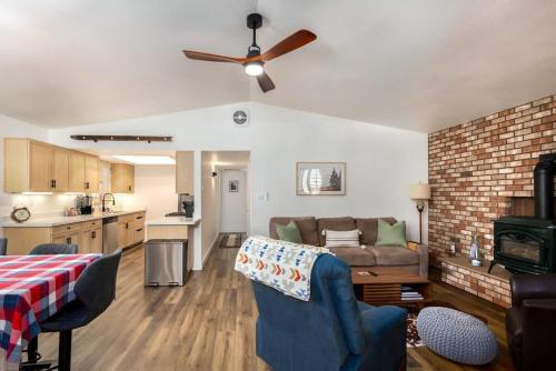 Twin Pines Cabin in the Woods