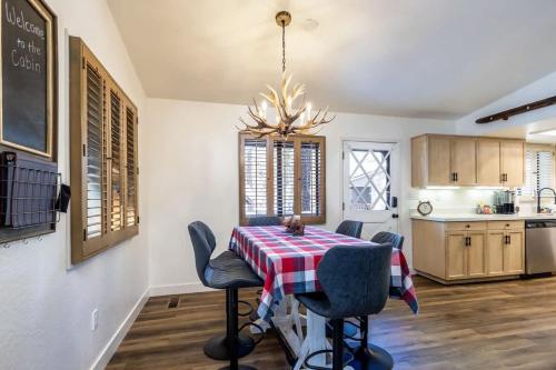 Twin Pines Cabin in the Woods