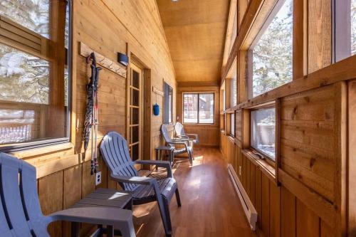 Twin Pines Cabin in the Woods