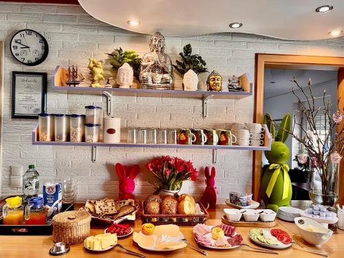 Mat och dryck,  på 20 m² i Norddeich, med 1 sovrum och 1 badrum (privat) (Pension Dang) in Norden