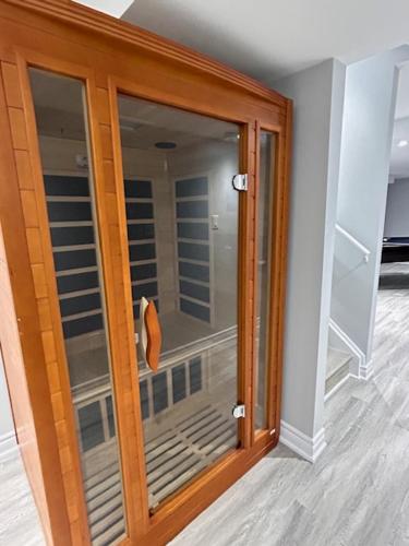 Szauna, Whitby Hideout - 3BR, 5BD, 3WR, Pool Table, Sauna in Whitby