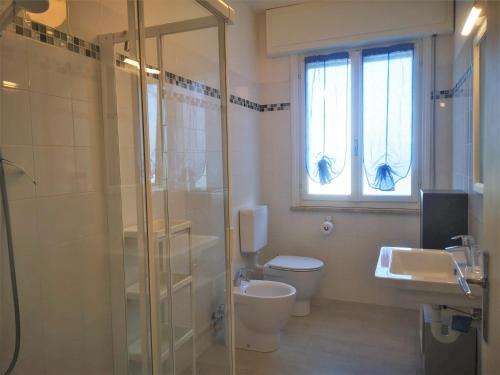 Two-Bedroom Apartment with View image 3