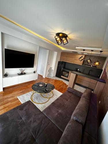 Astelliora Modern Apartment in Heart of Old Town with Secure Parking
