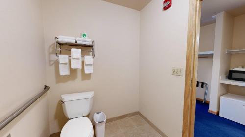 Western Executive Inn - image 12