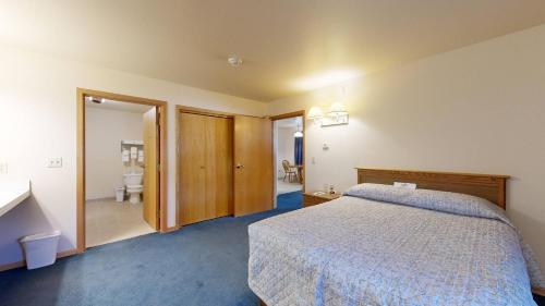Western Executive Inn - image 5