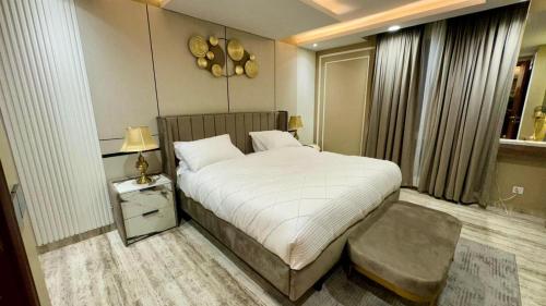 Stylish Luxury Apartments in Gold Crest With Shopping Mall by HBA - image 10