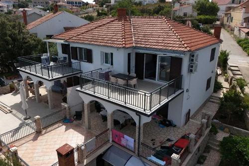 Apartments by the sea Maslinica Solta - 774