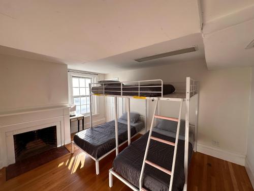 Mixed Dormitory Room