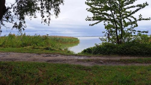 DOMEK na SKARPIE, JEZIORO i MORZE