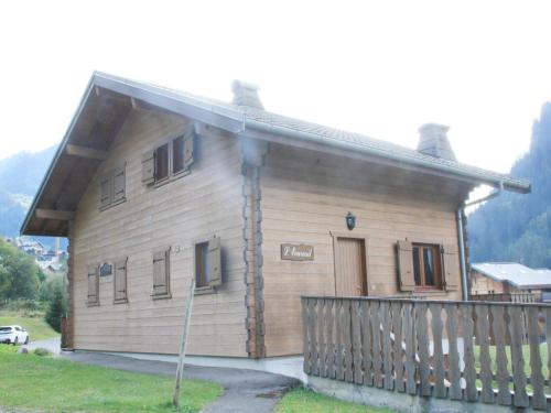 Chalet in La Béchigne with Valley Views - Location saisonnière - Châtel