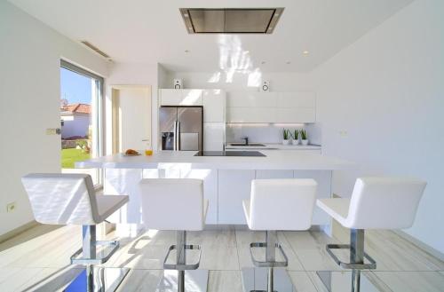 Three-Bedroom Villa with Sea View image 9