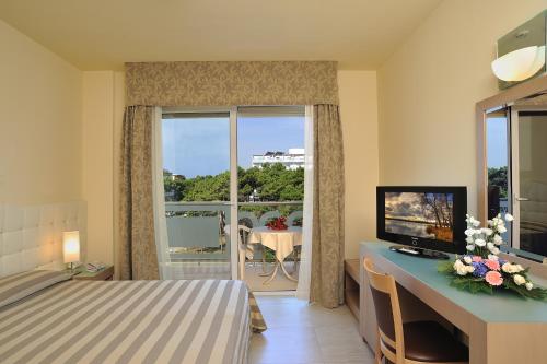 Comfort Triple Room with Beach Access