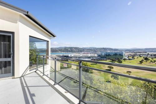 parveke/terassi, Spacious modern executive home in Wellington -lentoasema