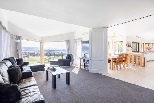 Spacious modern executive home in Wellington -lentoasema